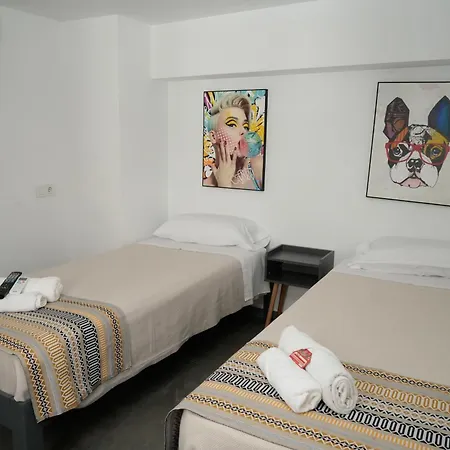 New Art - Juvenil Hostel *