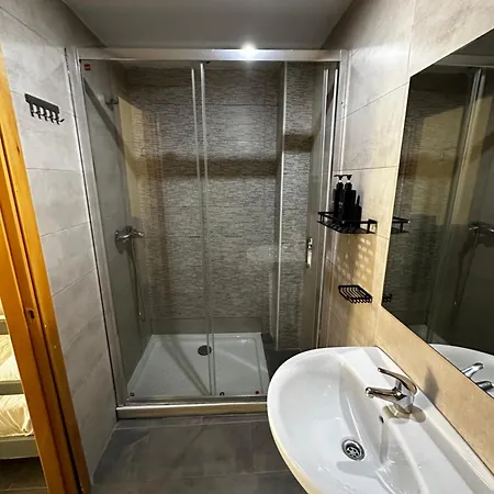 旅馆 阿尔贝古约维尼尔新艺术旅舍